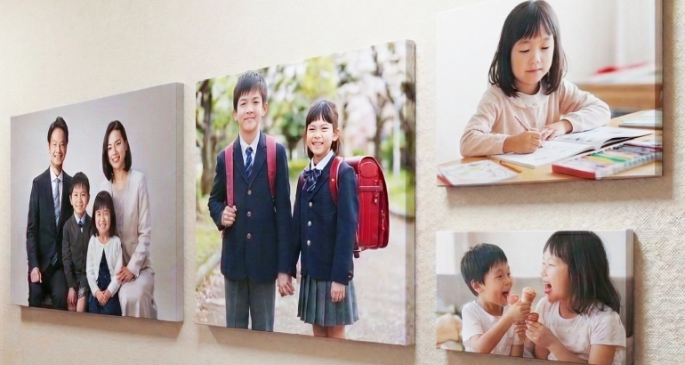 子どもの成長記録を壁一面に飾る